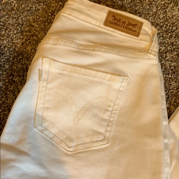 White Levi’s skinny jeans - Picture 4 of 4